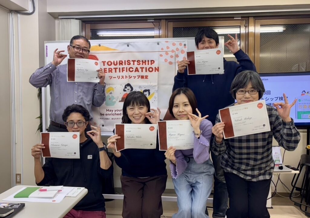 無事試験も終わり、修了証書を手に記念撮影!